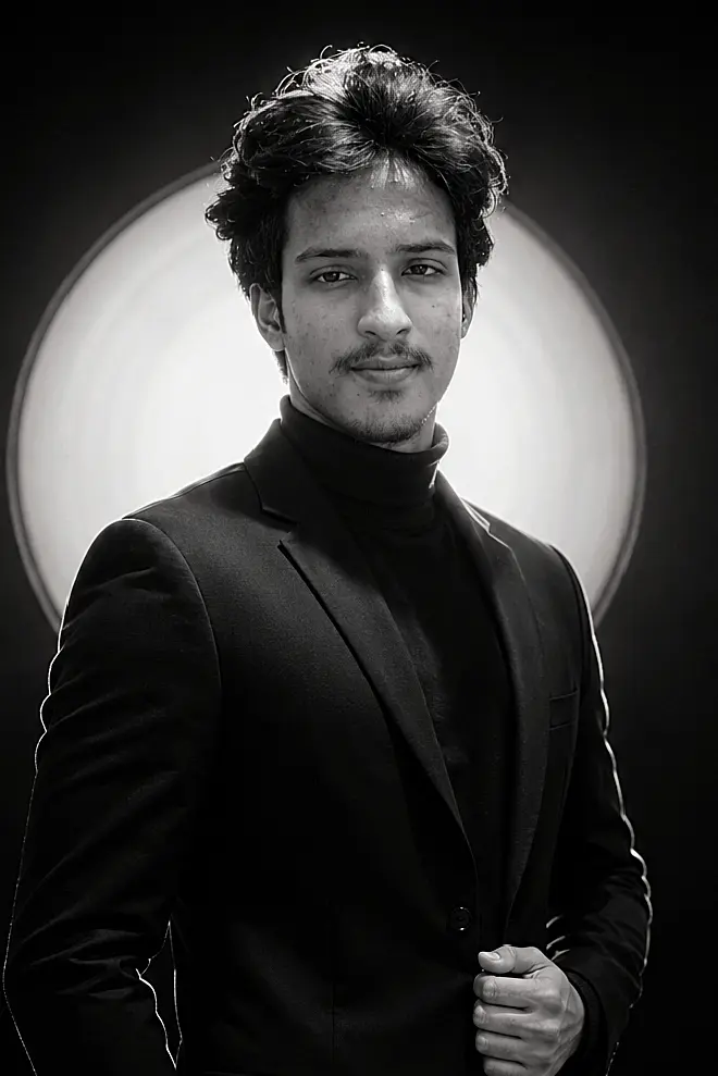 Huzaifa Hussain, Co-Founder / Graphic Designer & Video Editor